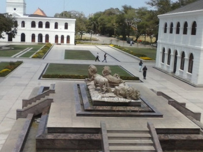 Arcade Independence Square – Shopping & History
